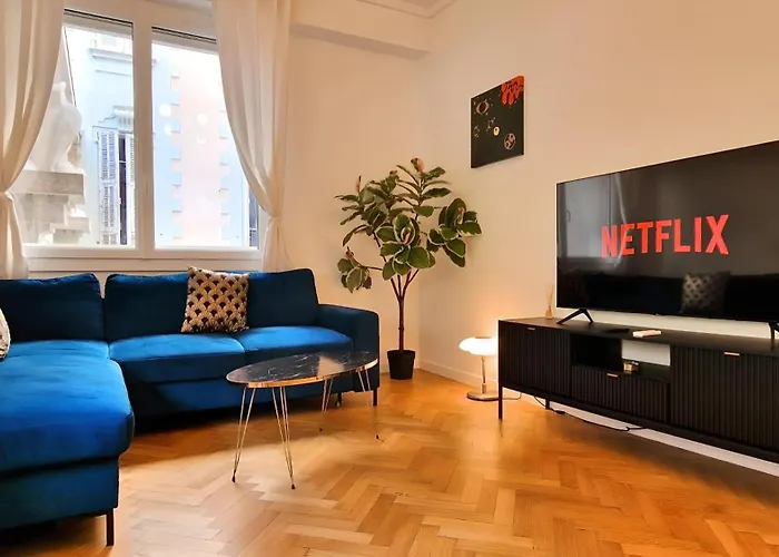 Jazzy Et Spacieux Appartement Prom Des Anglais